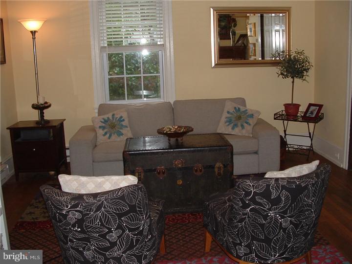 302 Gilpin Road Willow Grove, PA 19090 - Photo 5 of 22 Living Room