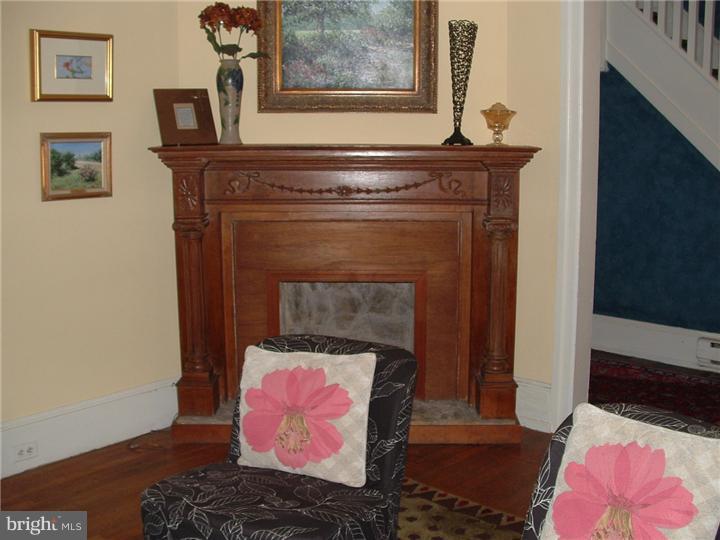 302 Gilpin Road Willow Grove, PA 19090 - Photo 7 of 22 Living Room