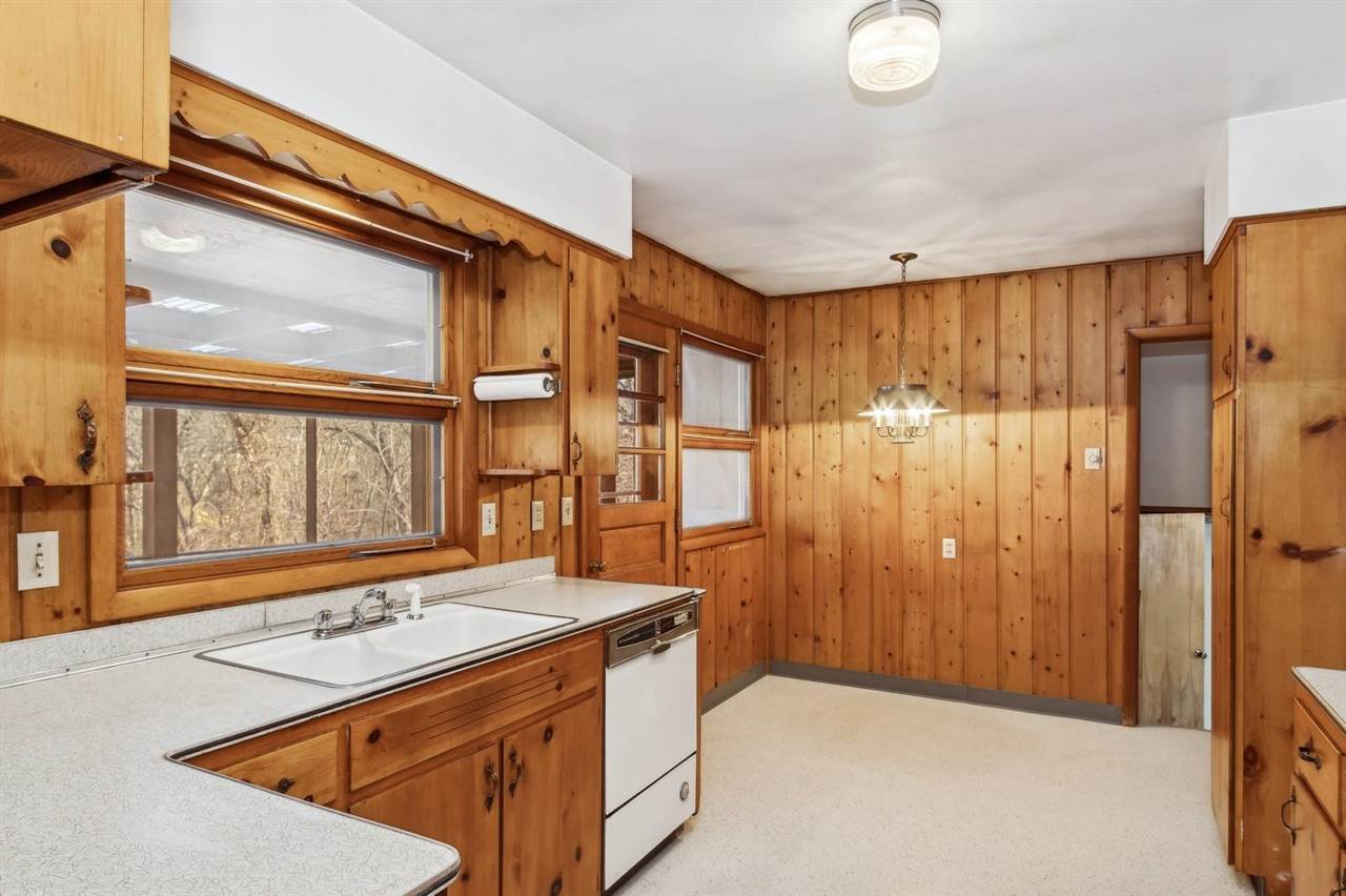 1674 Ridge Road Iowa City, IA 52245 - Photo 6 of 29 Gallery Image 6