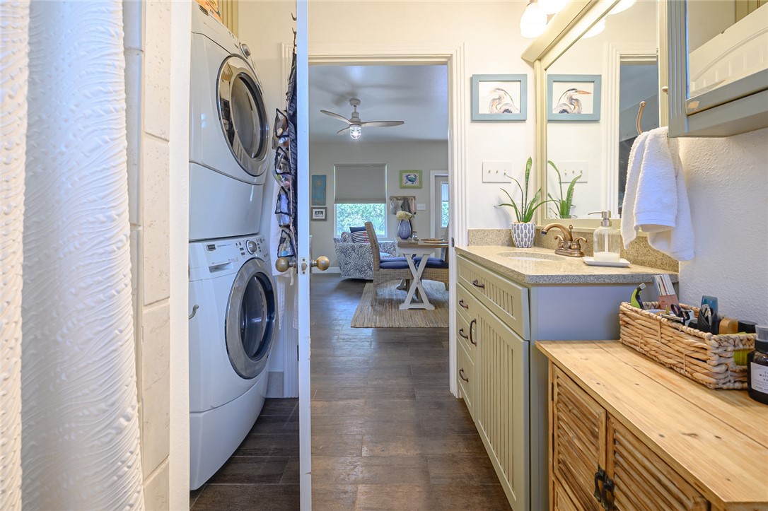102 South 7th Street Fulton, TX 78358 - Photo 18 of 40 a utility room with dryer and washer