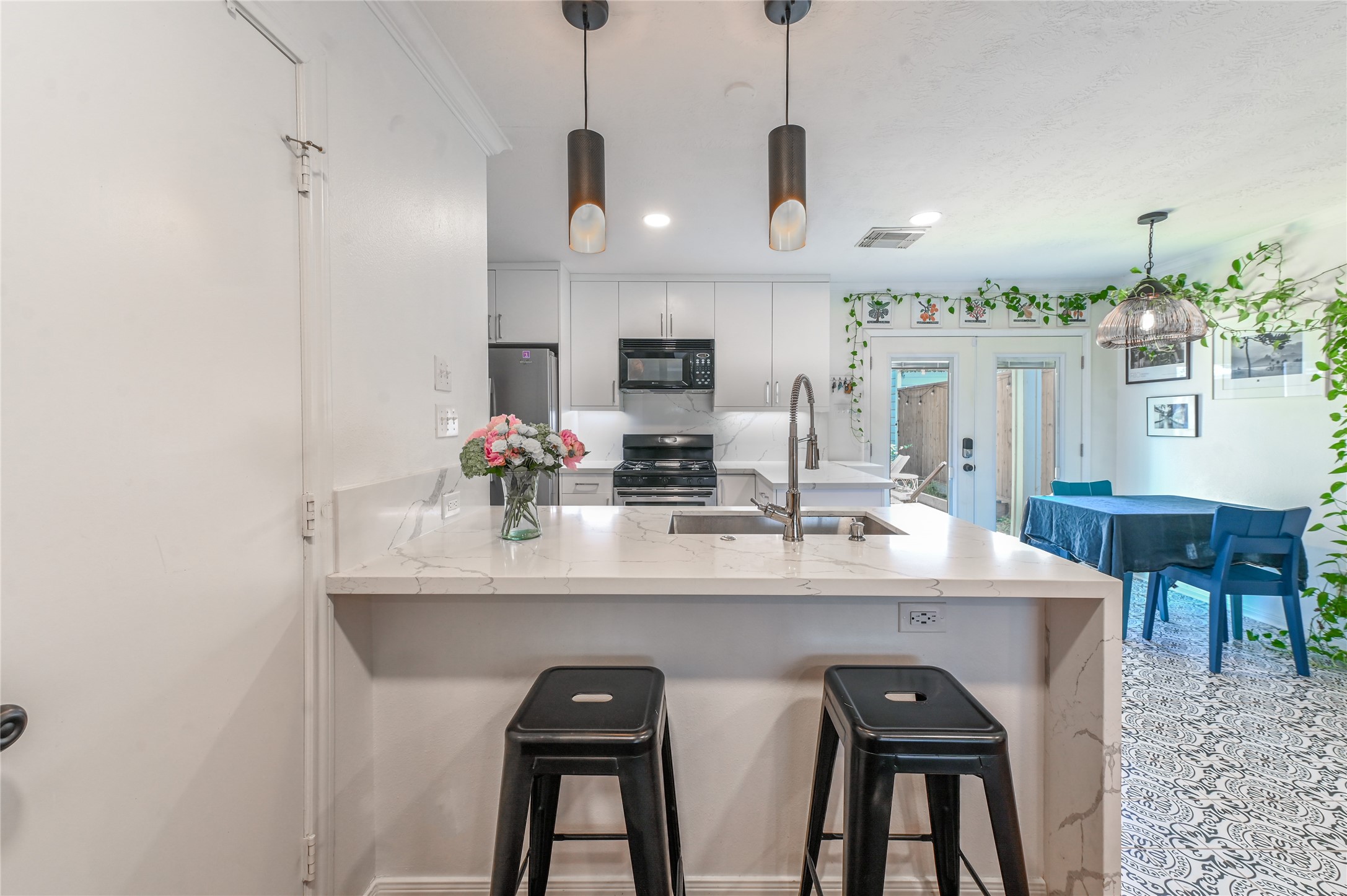 1004 Ruthven Street Houston, TX 77019 - Photo 5 of 29 Gallery Image 5