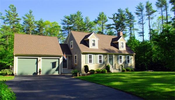 5 Old Farm Lane Rochester, MA 02770 - Photo 1 of 10 a front view of a house with a garden