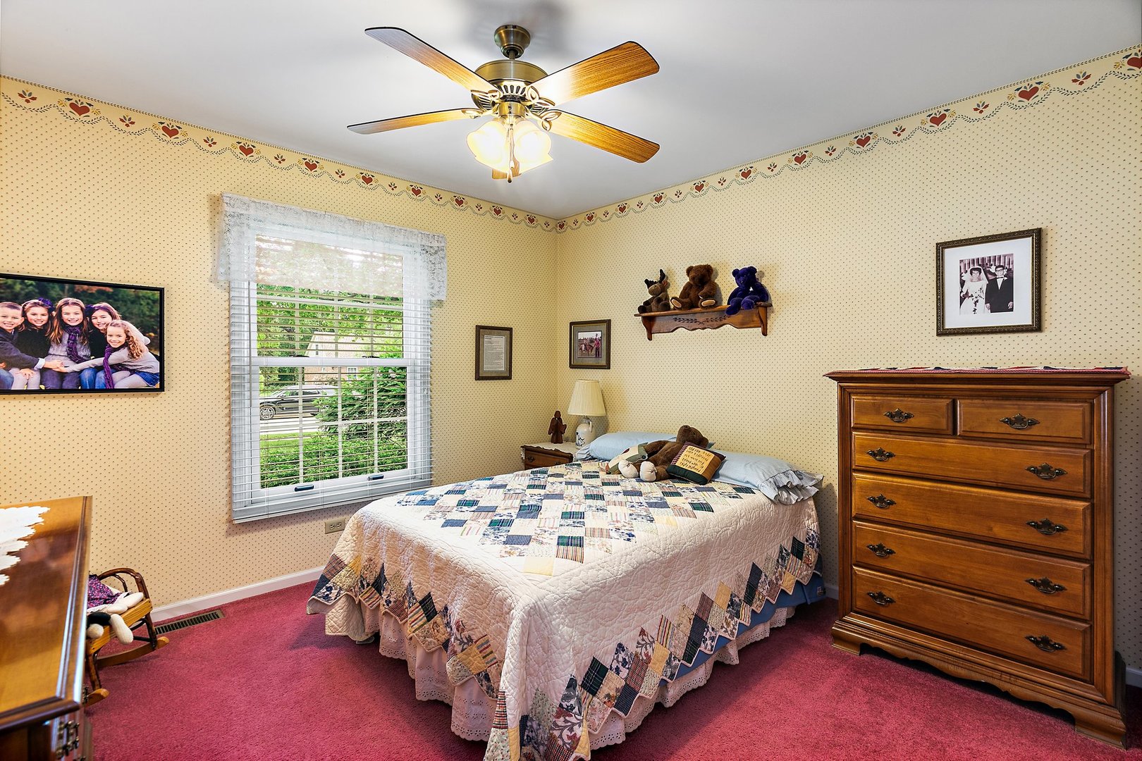 19 Green Ridge Road Elgin, IL 60120 - Photo 17 of 26 a bedroom with a bed and a window