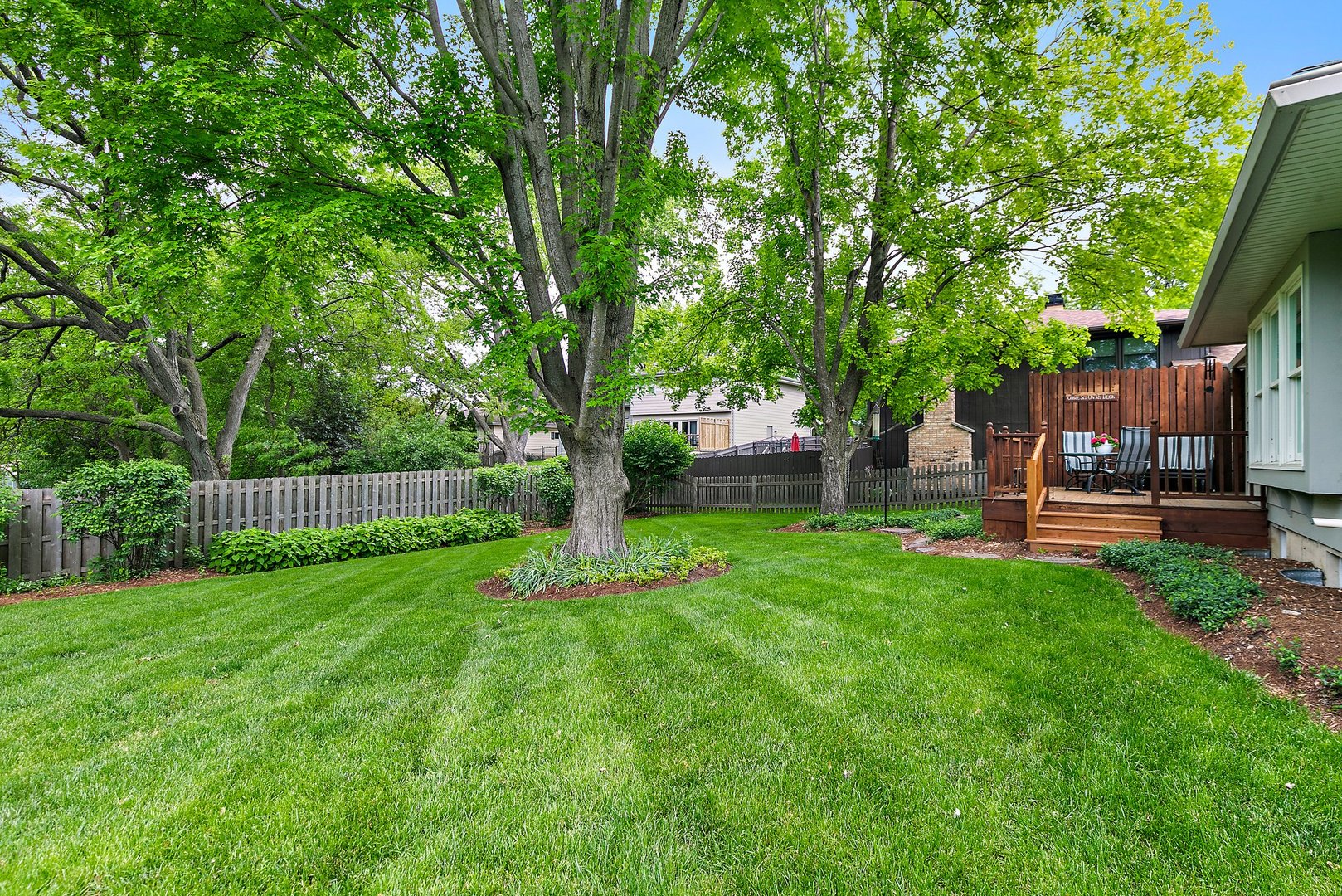 19 Green Ridge Road Elgin, IL 60120 - Photo 23 of 26 a view of a backyard with a garden