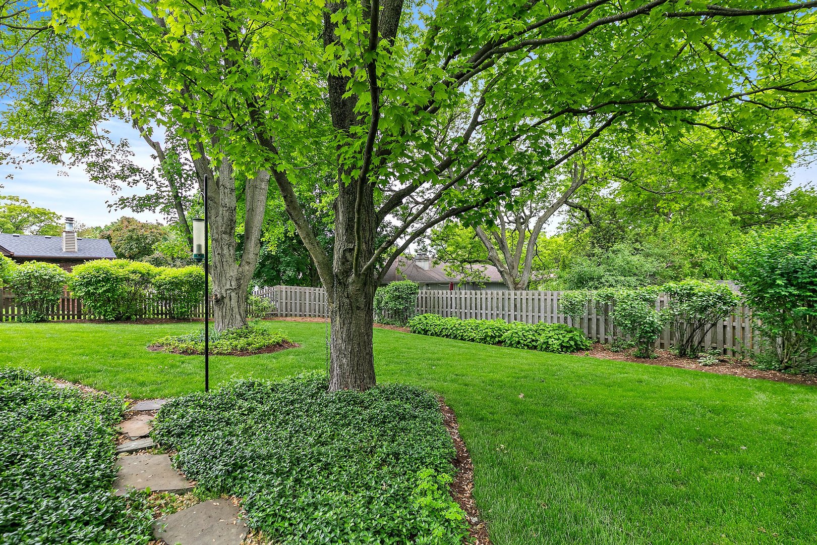 19 Green Ridge Road Elgin, IL 60120 - Photo 26 of 26 a view of a garden with a tree