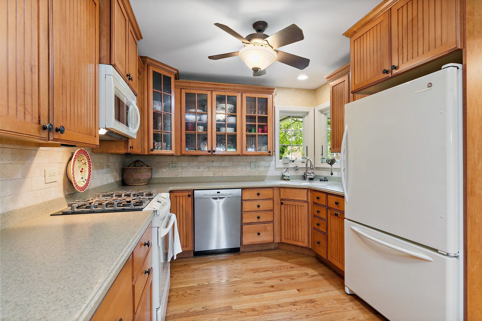 19 Green Ridge Road Elgin, IL 60120 - Photo 10 of 26 a kitchen with stainless steel appliances granite countertop a refrigerator and a sink