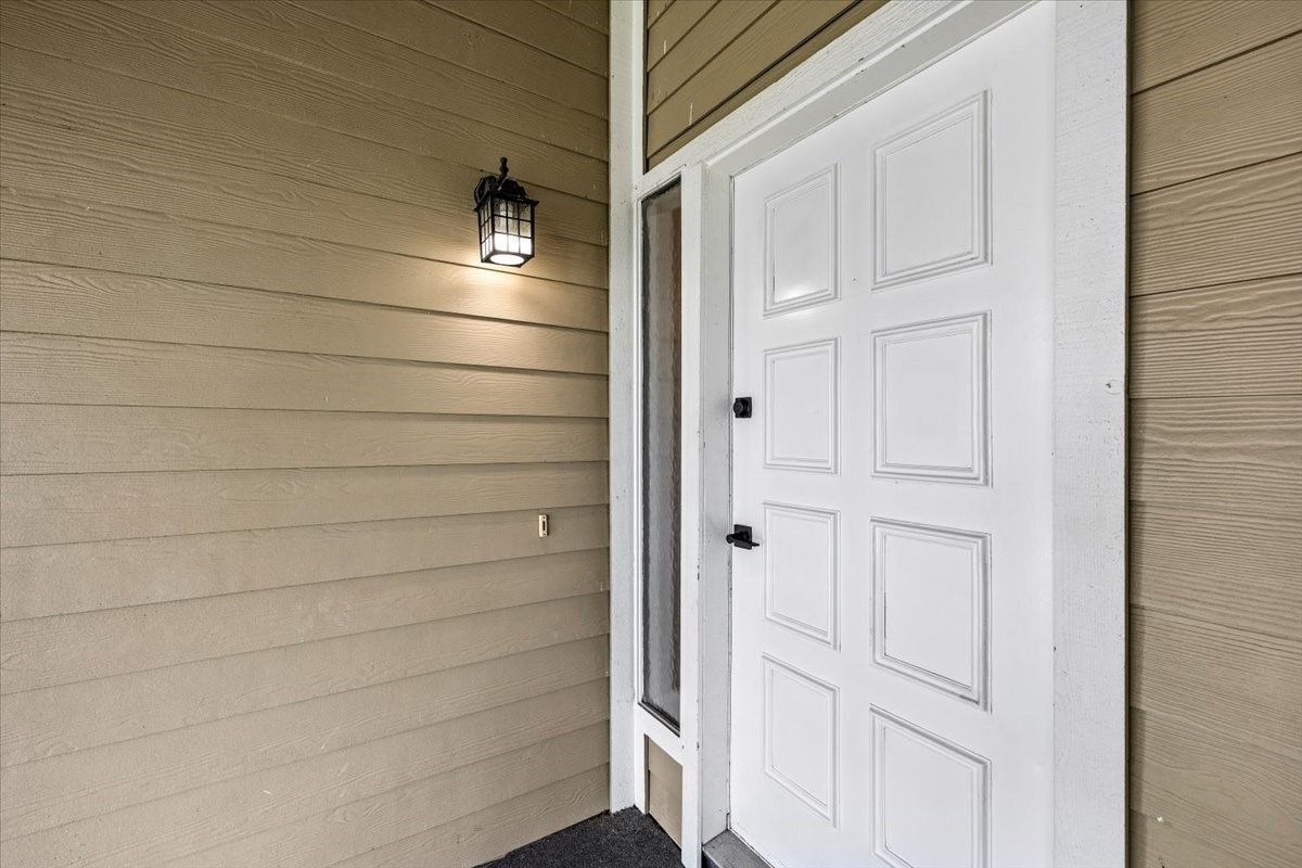 154 April Point Drive South Conroe, TX 77356 - Photo 2 of 23