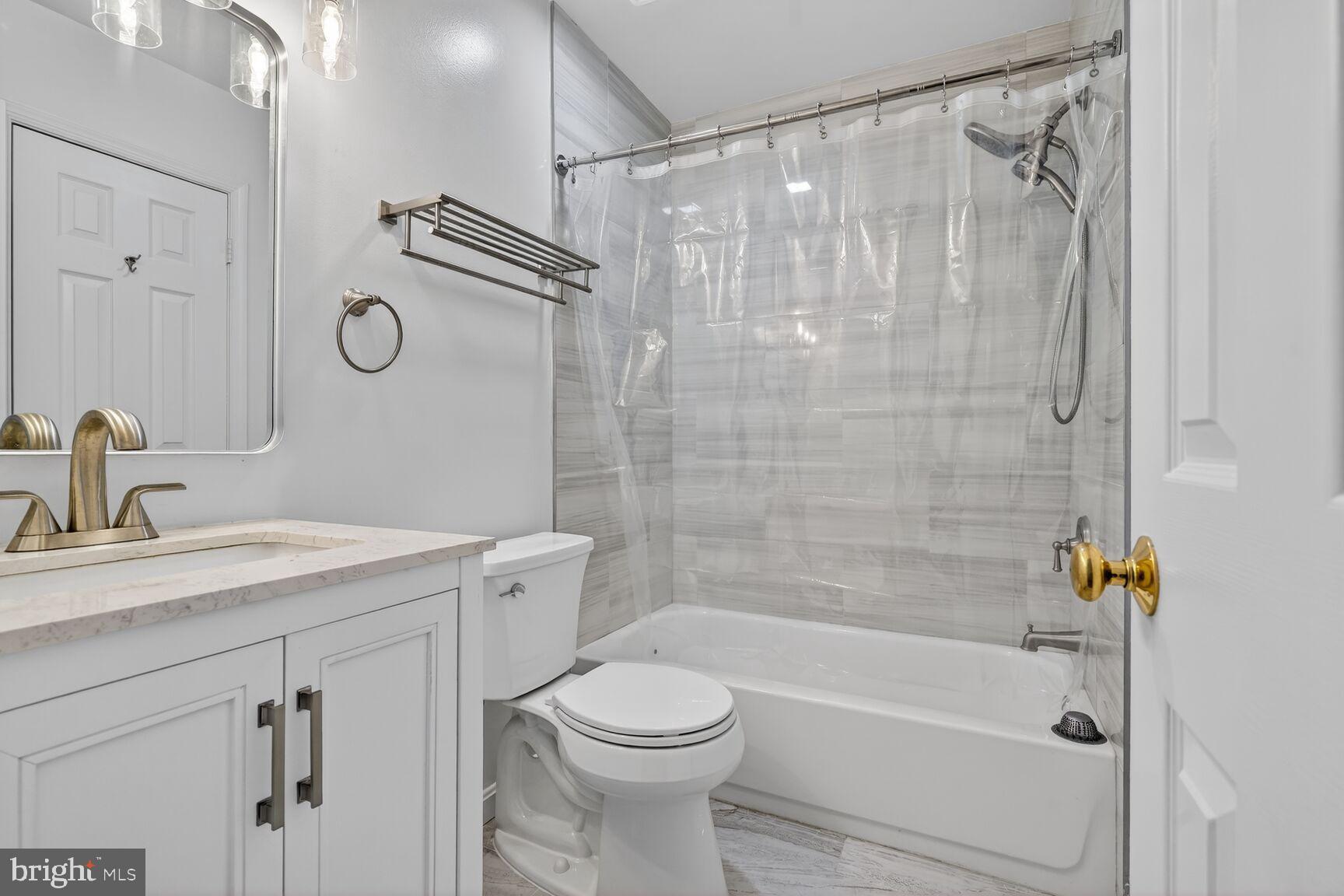 8 Suncroft Court Silver Spring, MD 20904 - Photo 12 of 23 full bathroom - upstairs