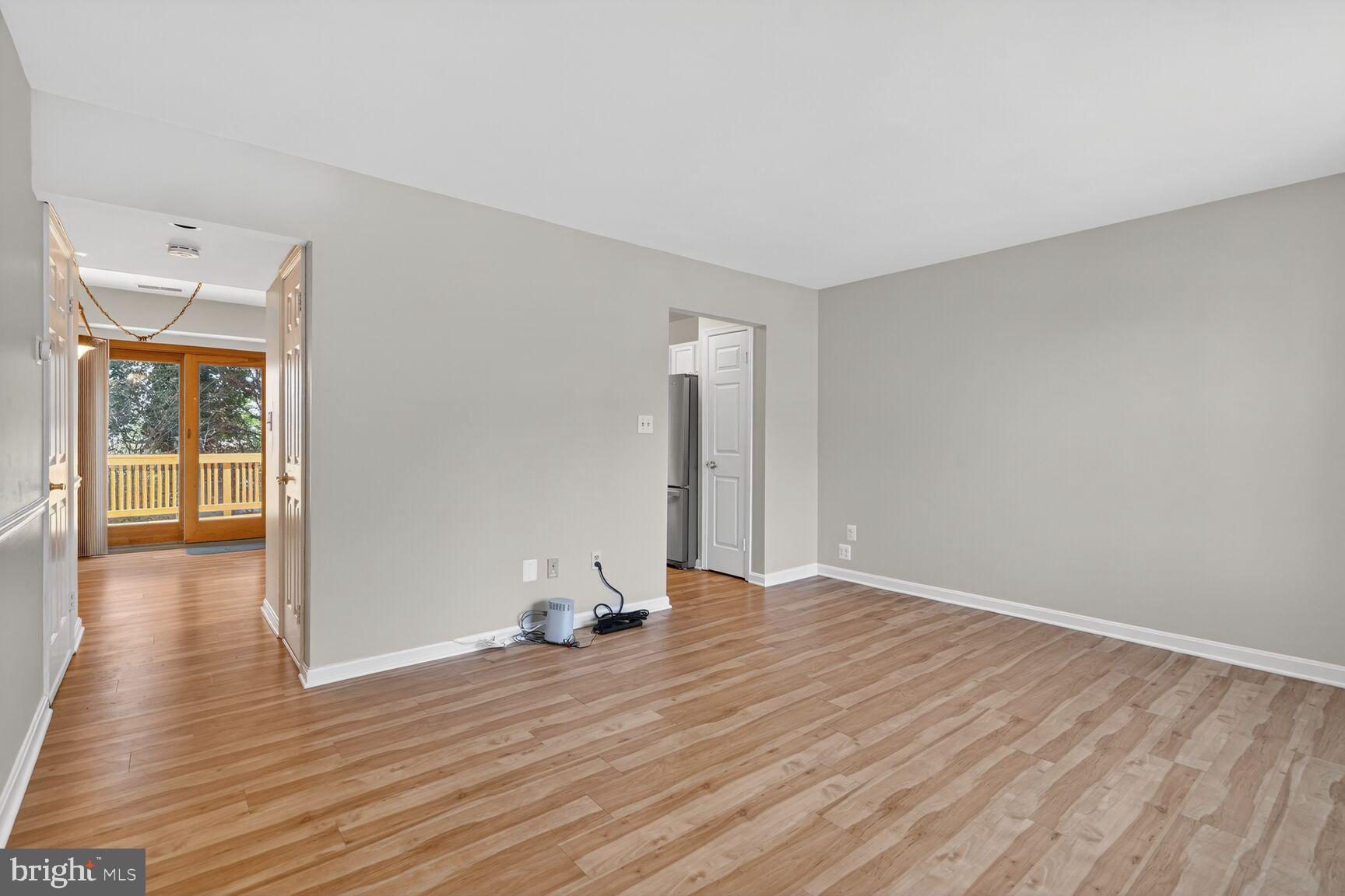 8 Suncroft Court Silver Spring, MD 20904 - Photo 4 of 23 living room