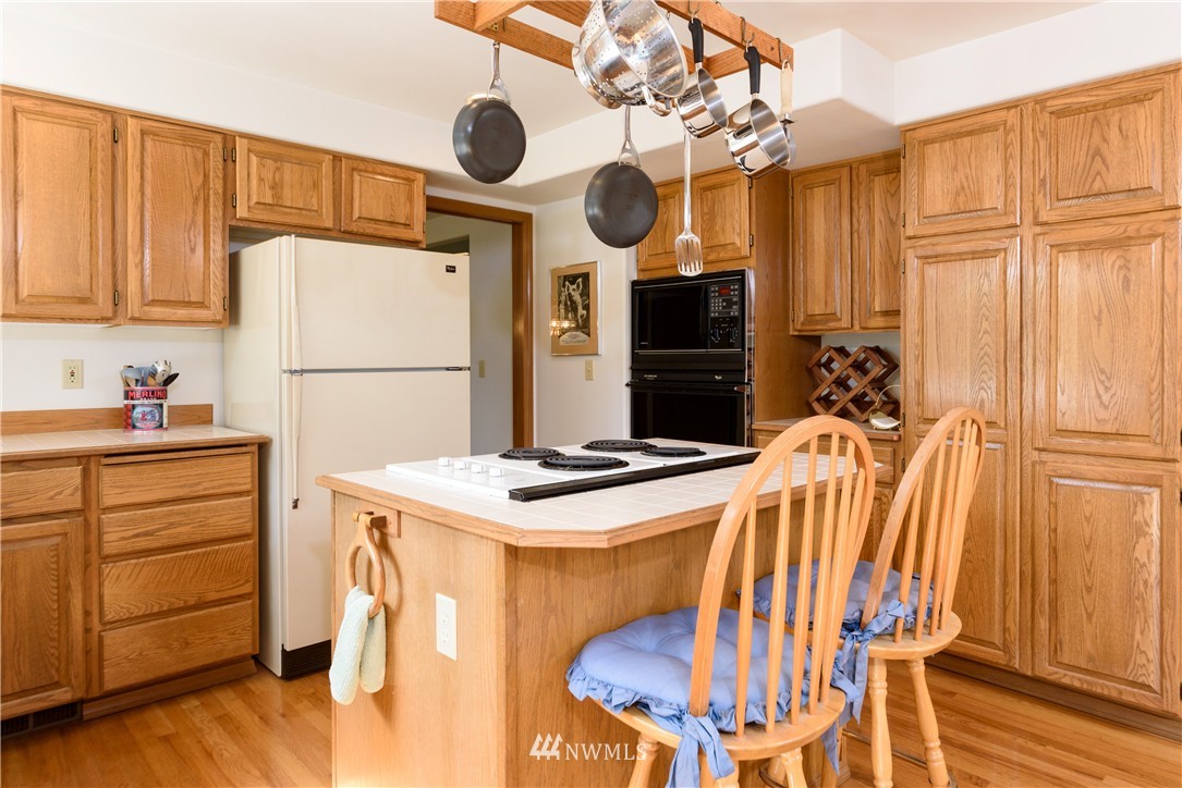 1610 Field Avenue Northeast Renton, WA 98059 - Photo 5 of 14 a kitchen with a appliances a stove a refrigerator and cabinets