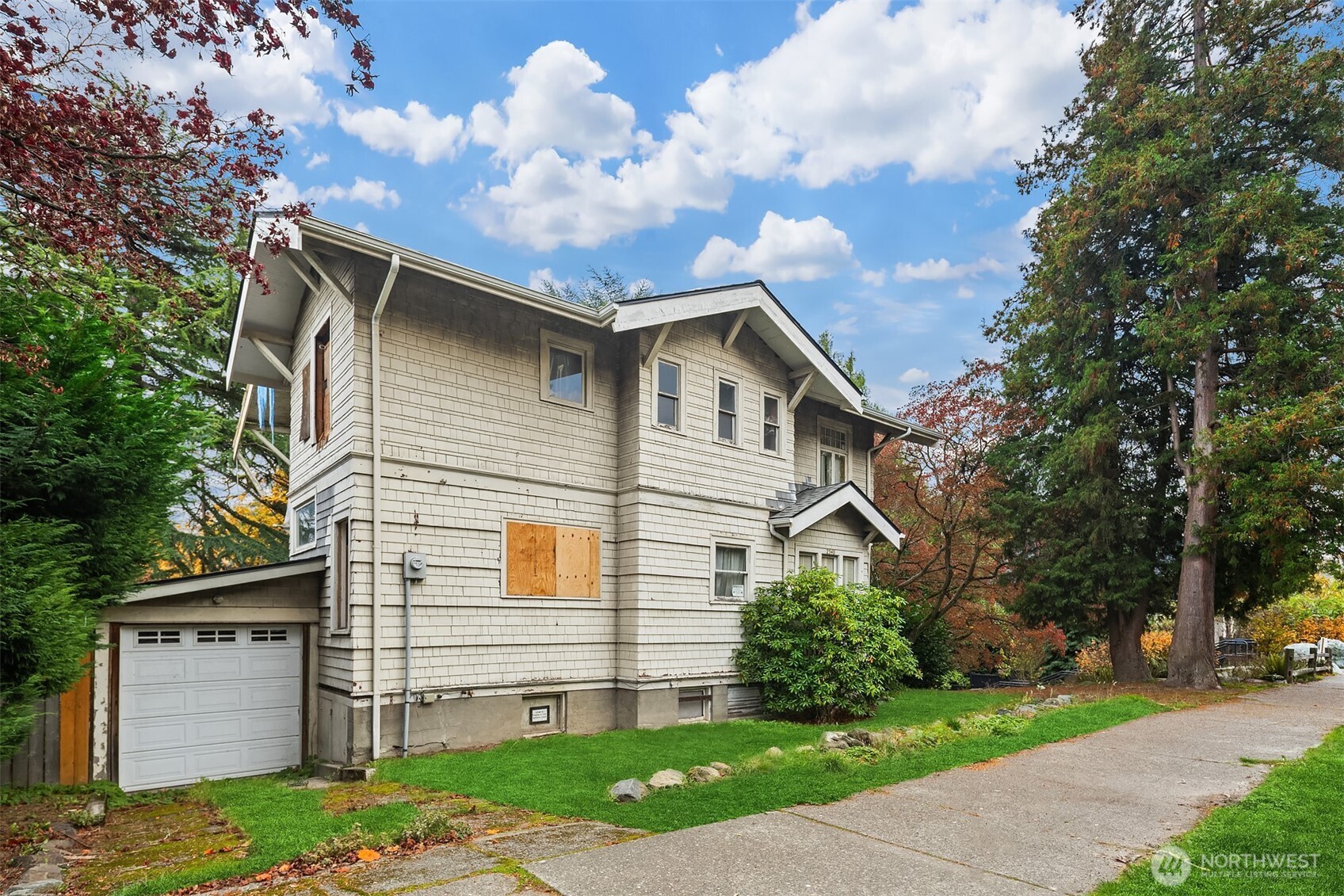 2540 34th Avenue South Seattle, WA 98144 - Photo 4 of 20 a view of a house with a yard