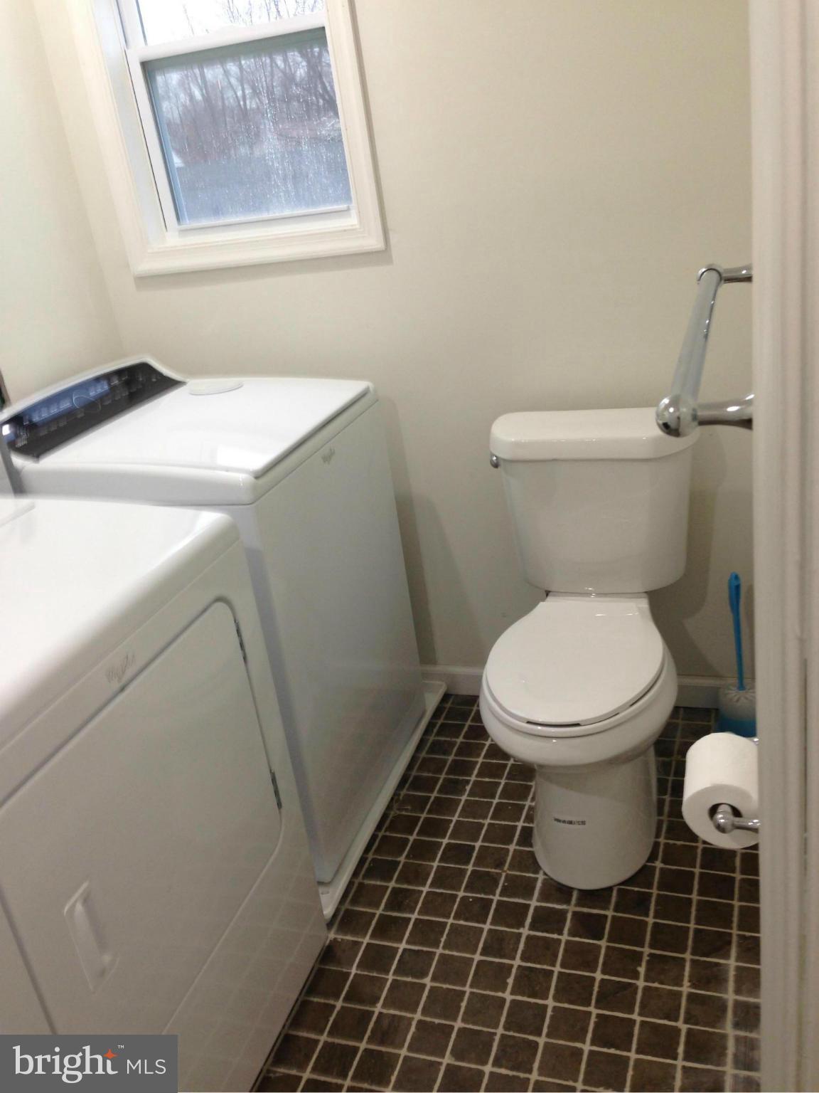 1718 Chesterton Road Baltimore, MD 21244 - Photo 11 of 13 Bath