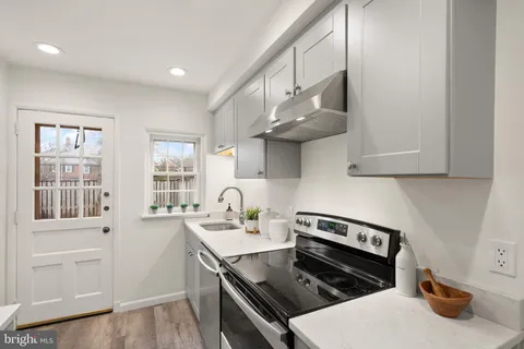 $627,900 | 3513 South Stafford Street, Unit A, Arlington, VA 22206