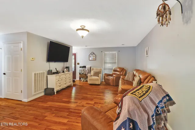 $360,000 | 820 Sand Cut Road, Oneida, TN 37841