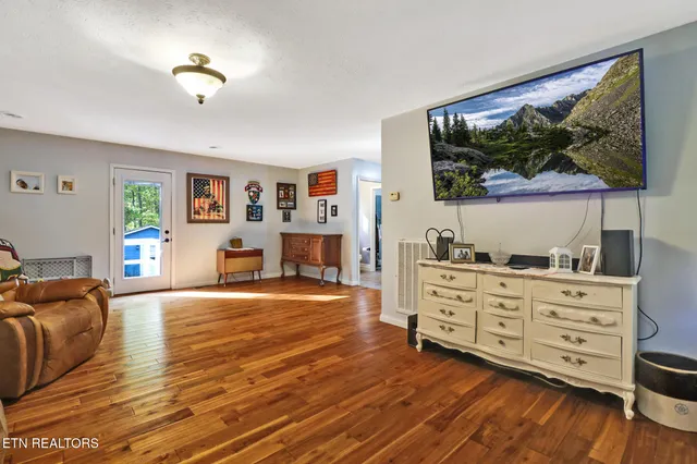 $360,000 | 820 Sand Cut Road, Oneida, TN 37841