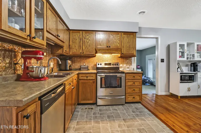 $360,000 | 820 Sand Cut Road, Oneida, TN 37841