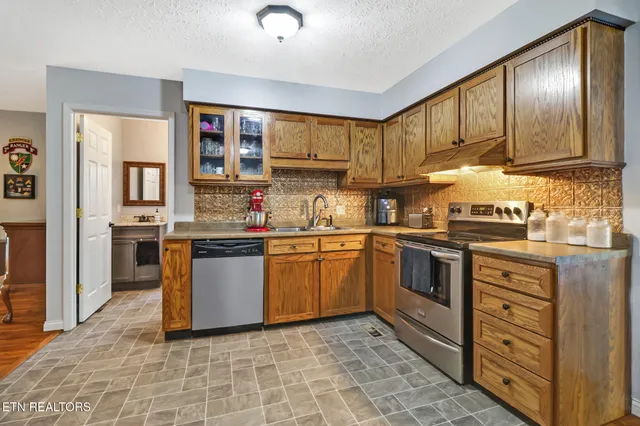 $360,000 | 820 Sand Cut Road, Oneida, TN 37841