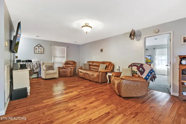 $360,000 | 820 Sand Cut Road, Oneida, TN 37841