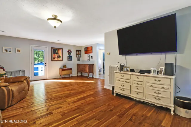 $360,000 | 820 Sand Cut Road, Oneida, TN 37841