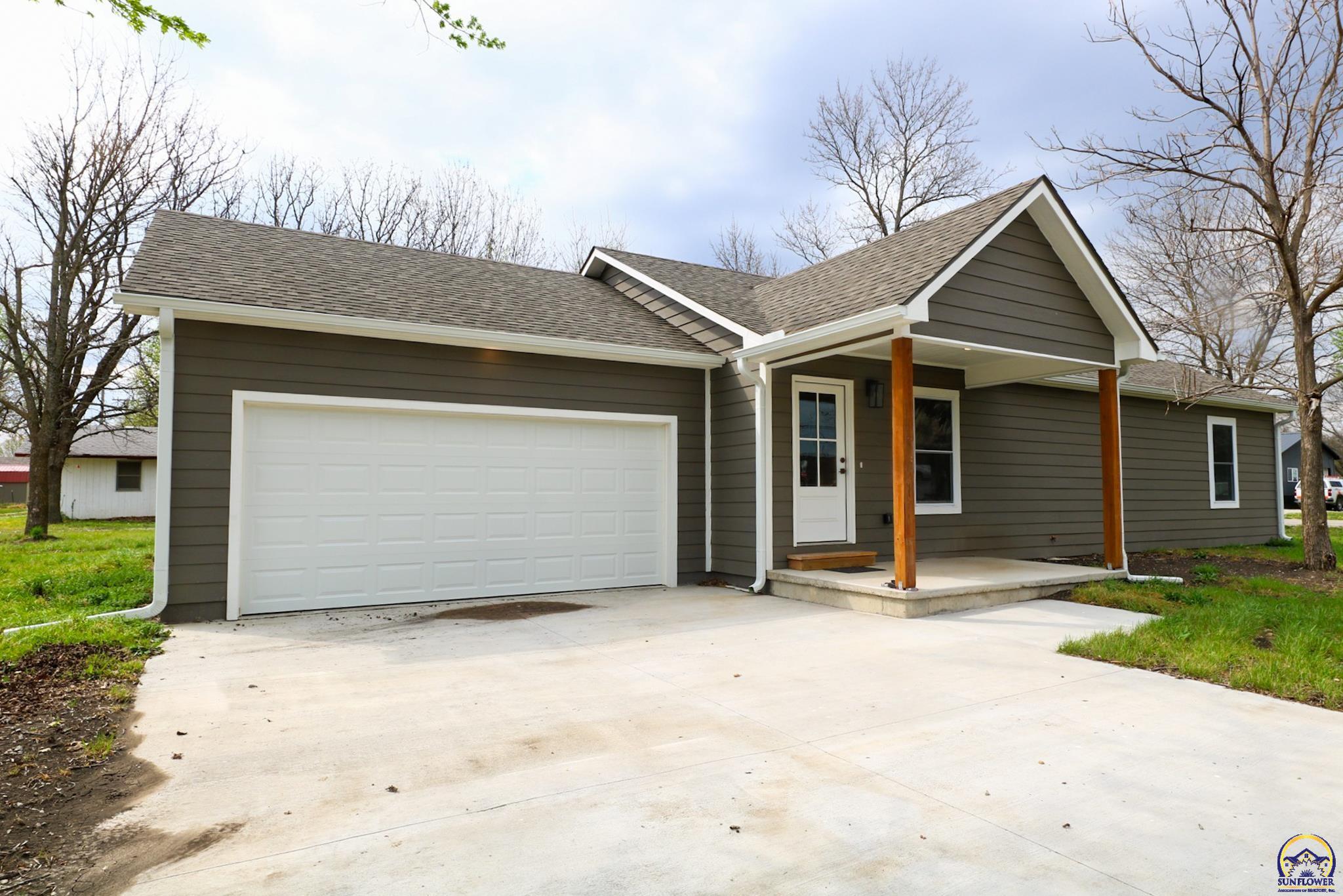 702 South 8th Street Burlington, KS 66839 - Photo 12 of 62