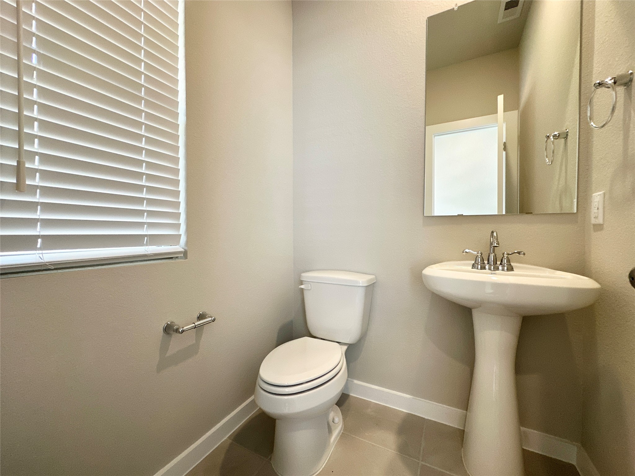 12176 Ridge Top Drive Conroe, TX 77304 - Photo 22 of 31 Guest half bath.