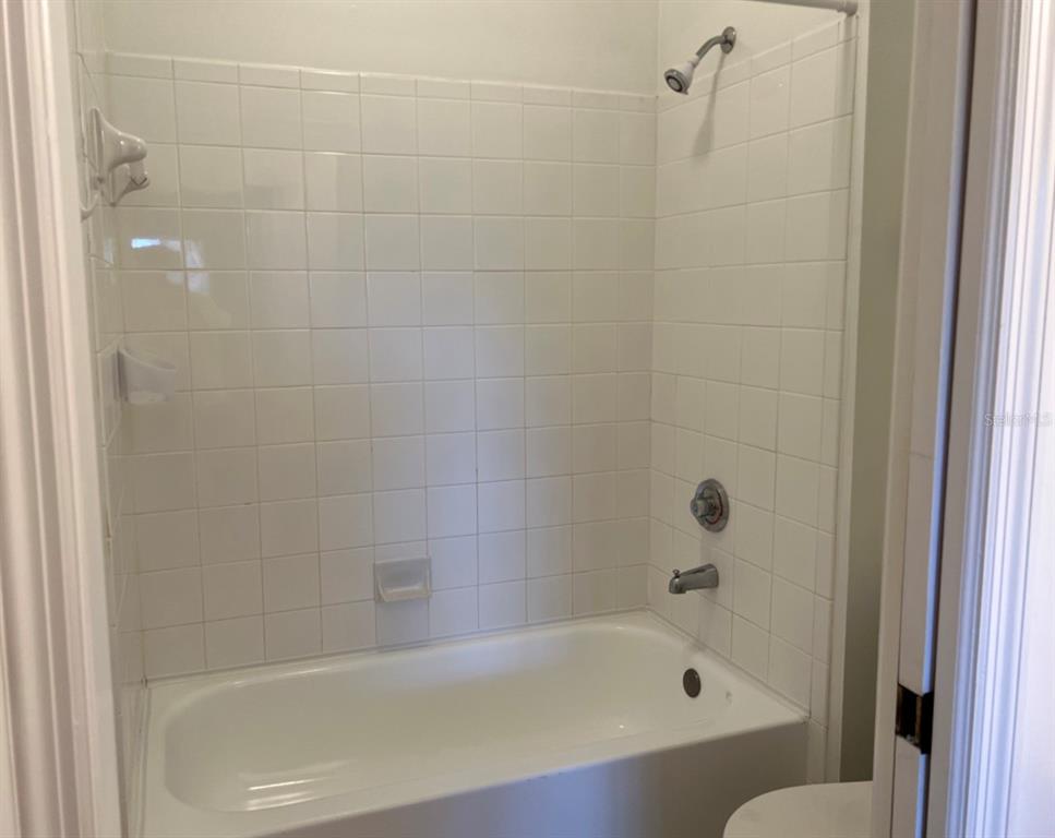 10000 Southwest 52nd Avenue, Unit U131 Gainesville, FL 32608 - Photo 12 of 15 a bathroom with a bathtub