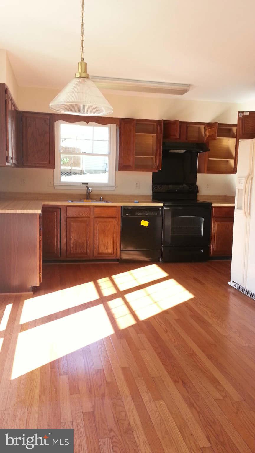 14332 Fairdale Road Silver Spring, MD 20905 - Photo 8 of 25 Interior (General)