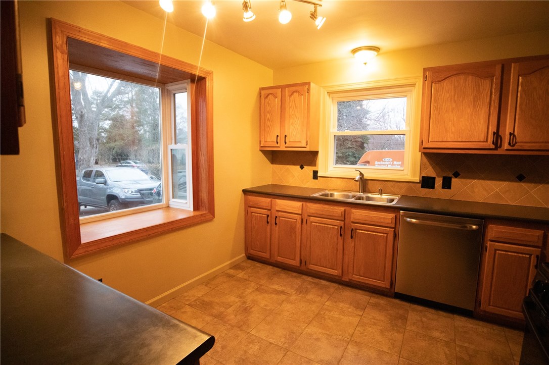 24 Frontenac Heights Irondequoit, NY 14617 - Photo 13 of 23