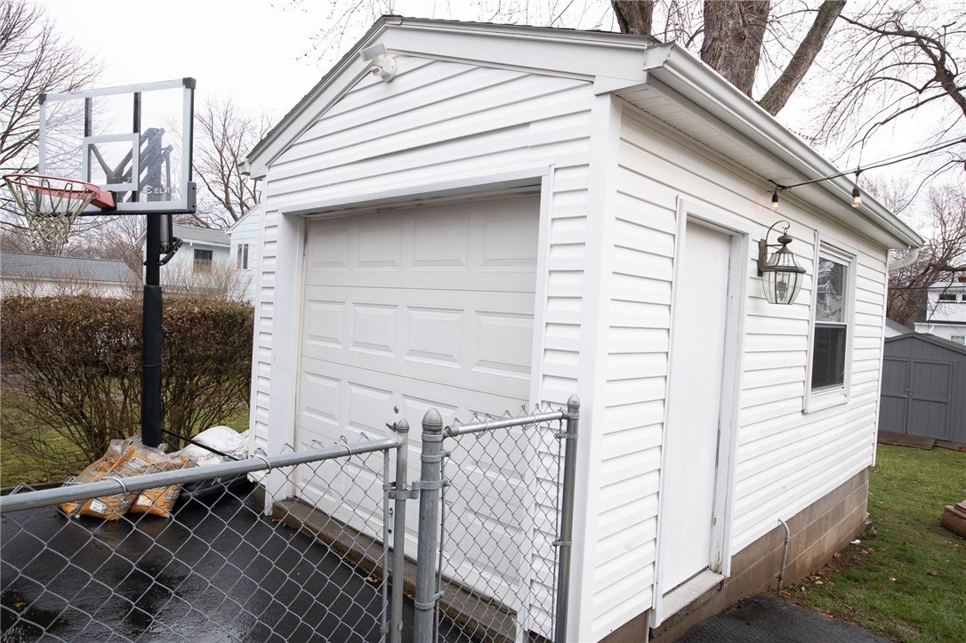 24 Frontenac Heights Irondequoit, NY 14617 - Photo 9 of 23