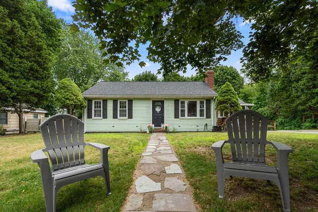 $475,000 | 17 Center Hill Road, Kingston, MA 02364