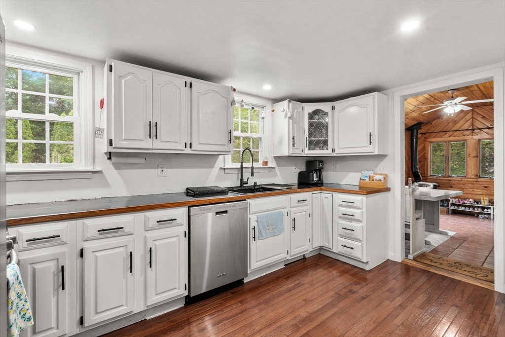 17 Center Hill Road Kingston, MA 02364 - Photo 6 of 24