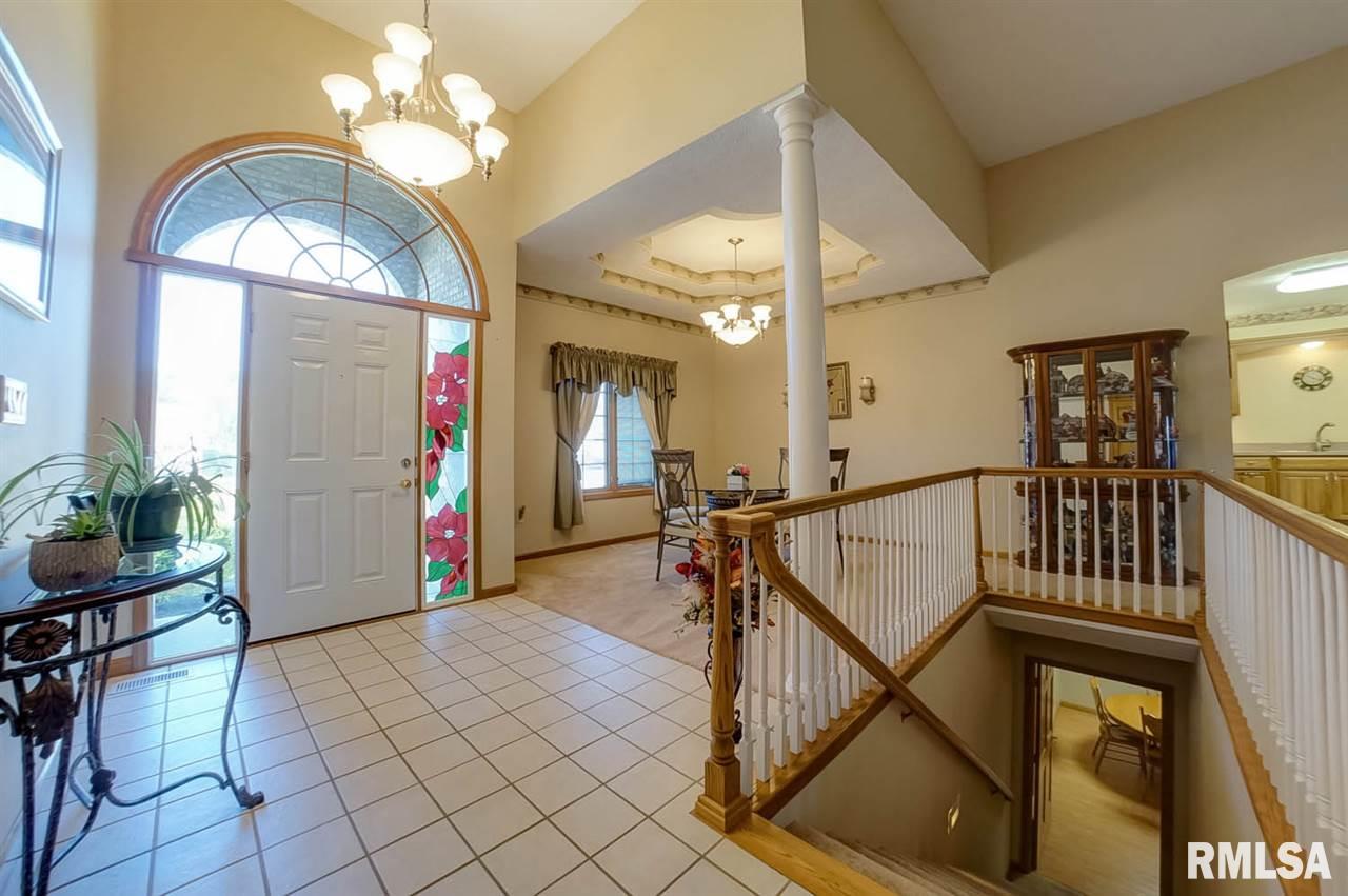 3008 Springwood Drive Springfield, IL 62712 - Photo 2 of 32