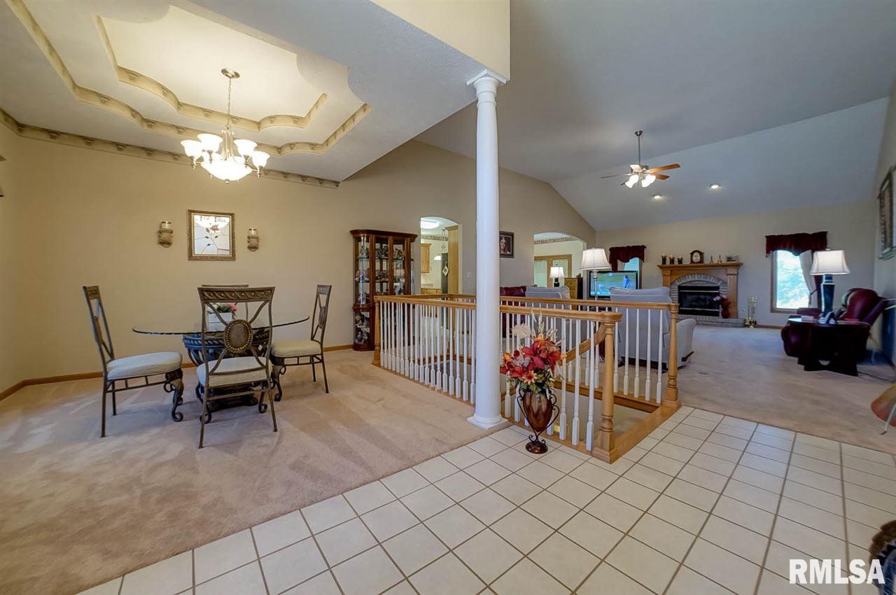 3008 Springwood Drive Springfield, IL 62712 - Photo 3 of 32
