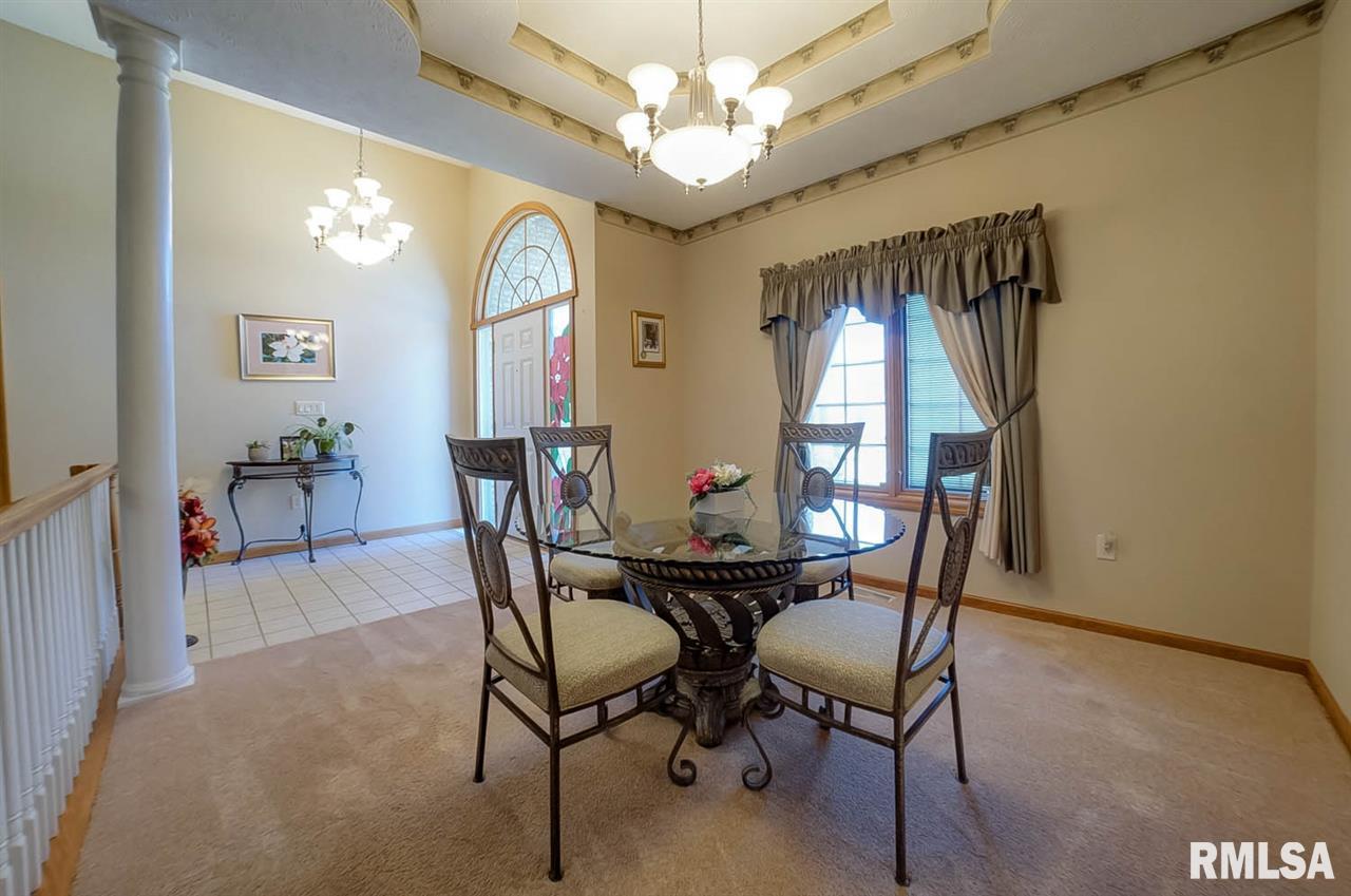 3008 Springwood Drive Springfield, IL 62712 - Photo 4 of 32