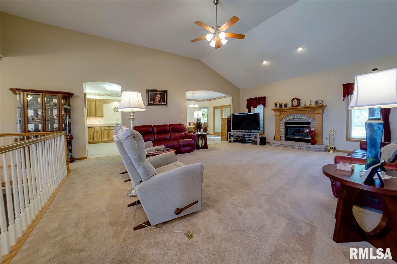 3008 Springwood Drive Springfield, IL 62712 - Photo 6 of 32