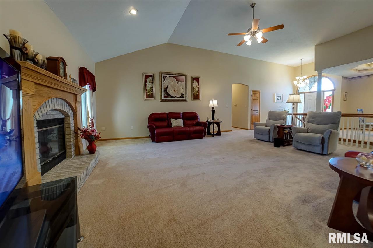 3008 Springwood Drive Springfield, IL 62712 - Photo 7 of 32