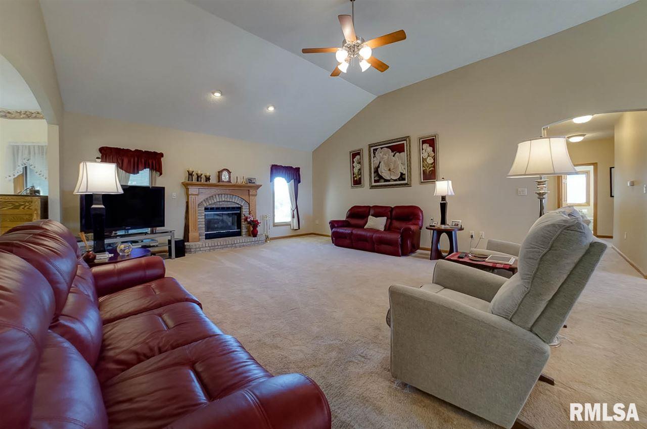 3008 Springwood Drive Springfield, IL 62712 - Photo 8 of 32