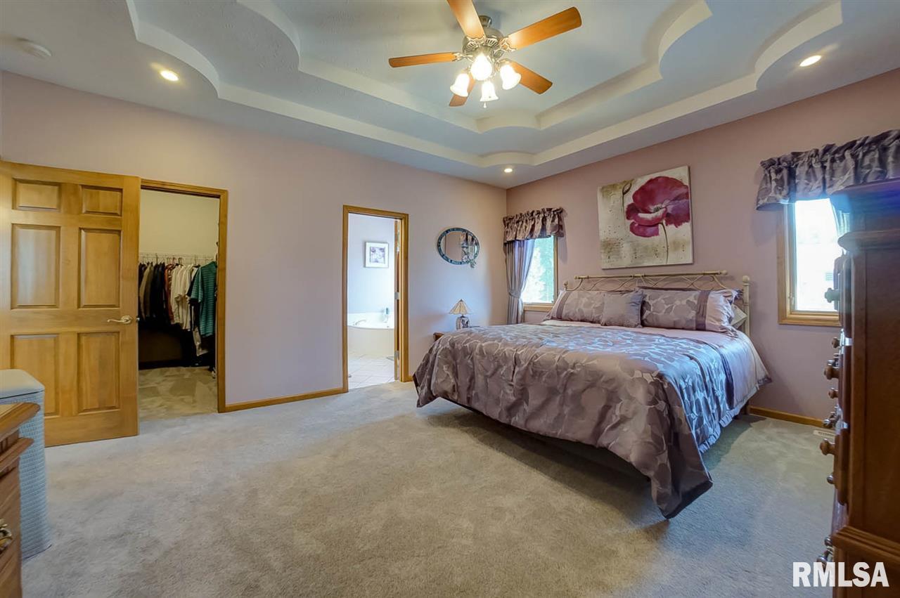 3008 Springwood Drive Springfield, IL 62712 - Photo 10 of 32