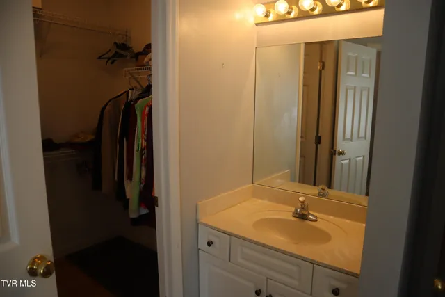 $449,900 | 1011 Lawson Drive, Kingsport, TN 37660