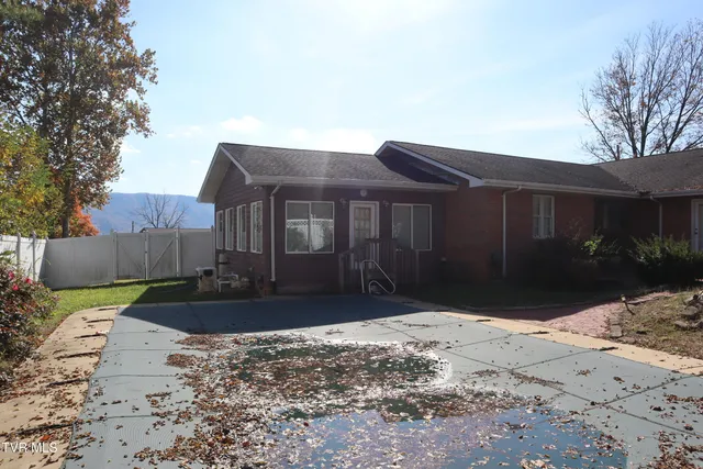 $449,900 | 1011 Lawson Drive, Kingsport, TN 37660