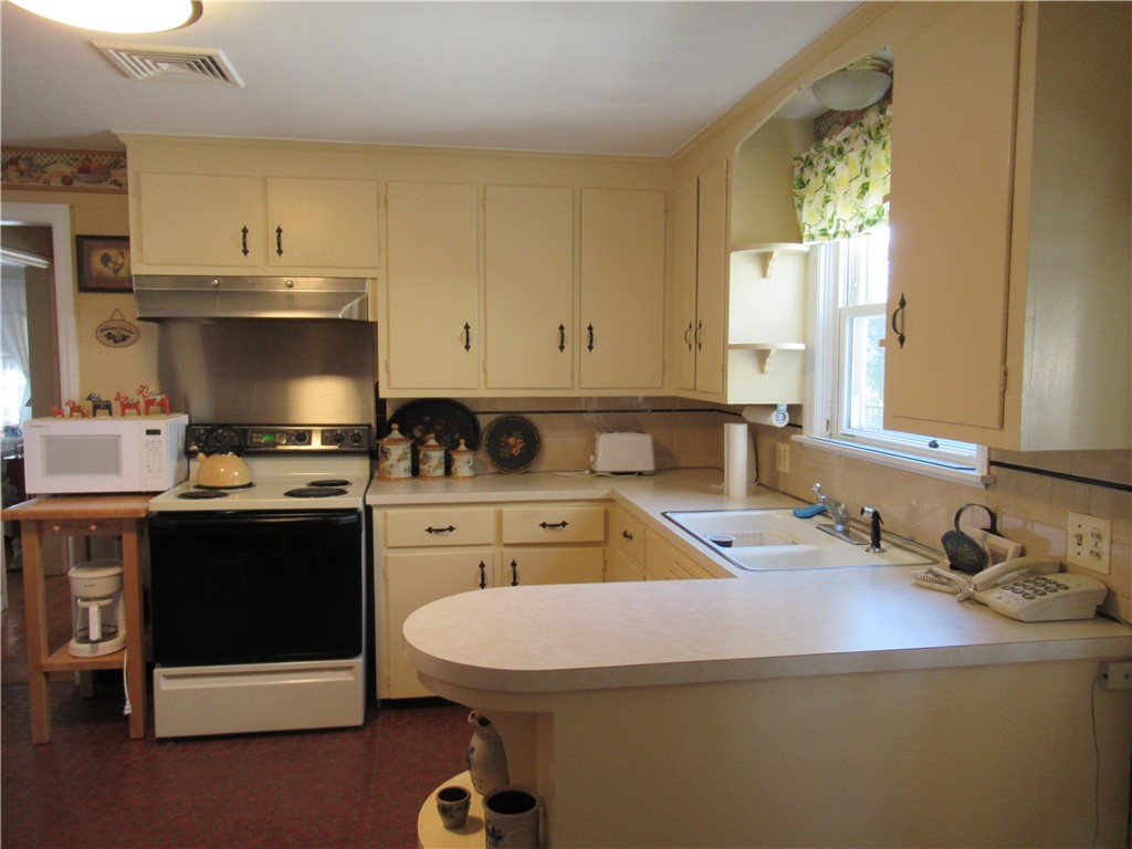 45 Broadmoor Road Cranston, RI 02910 - Photo 13 of 27 Gallery Image 13