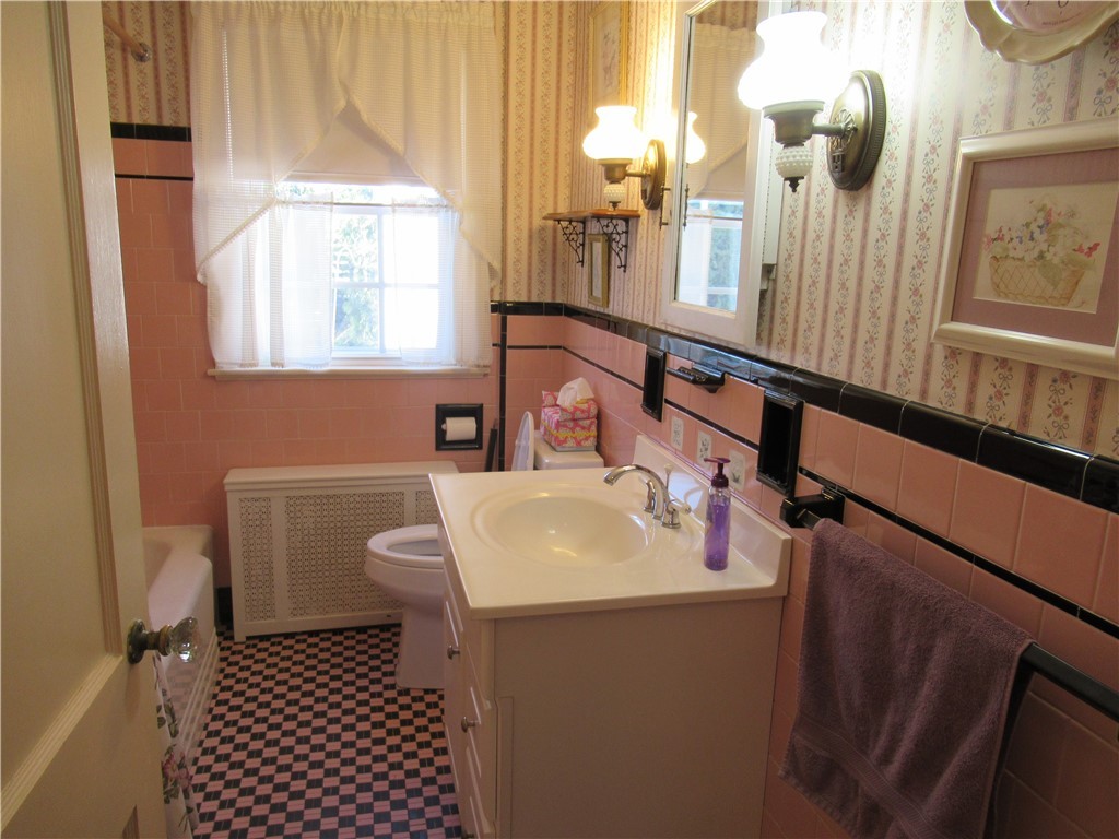 45 Broadmoor Road Cranston, RI 02910 - Photo 23 of 27 Gallery Image 23