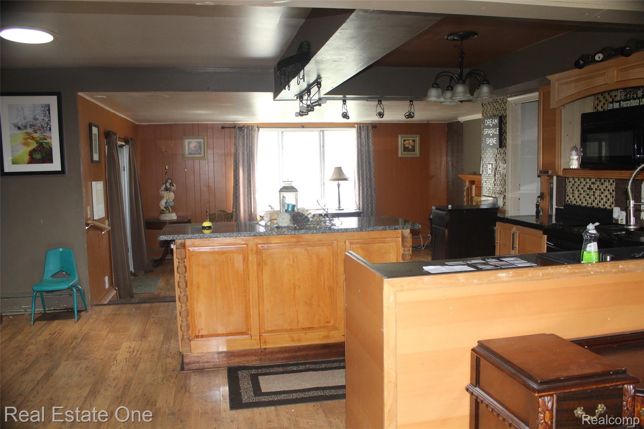 29223 Spring Farmington, MI 48334 - Photo 9 of 29 IMG_6270.JPG