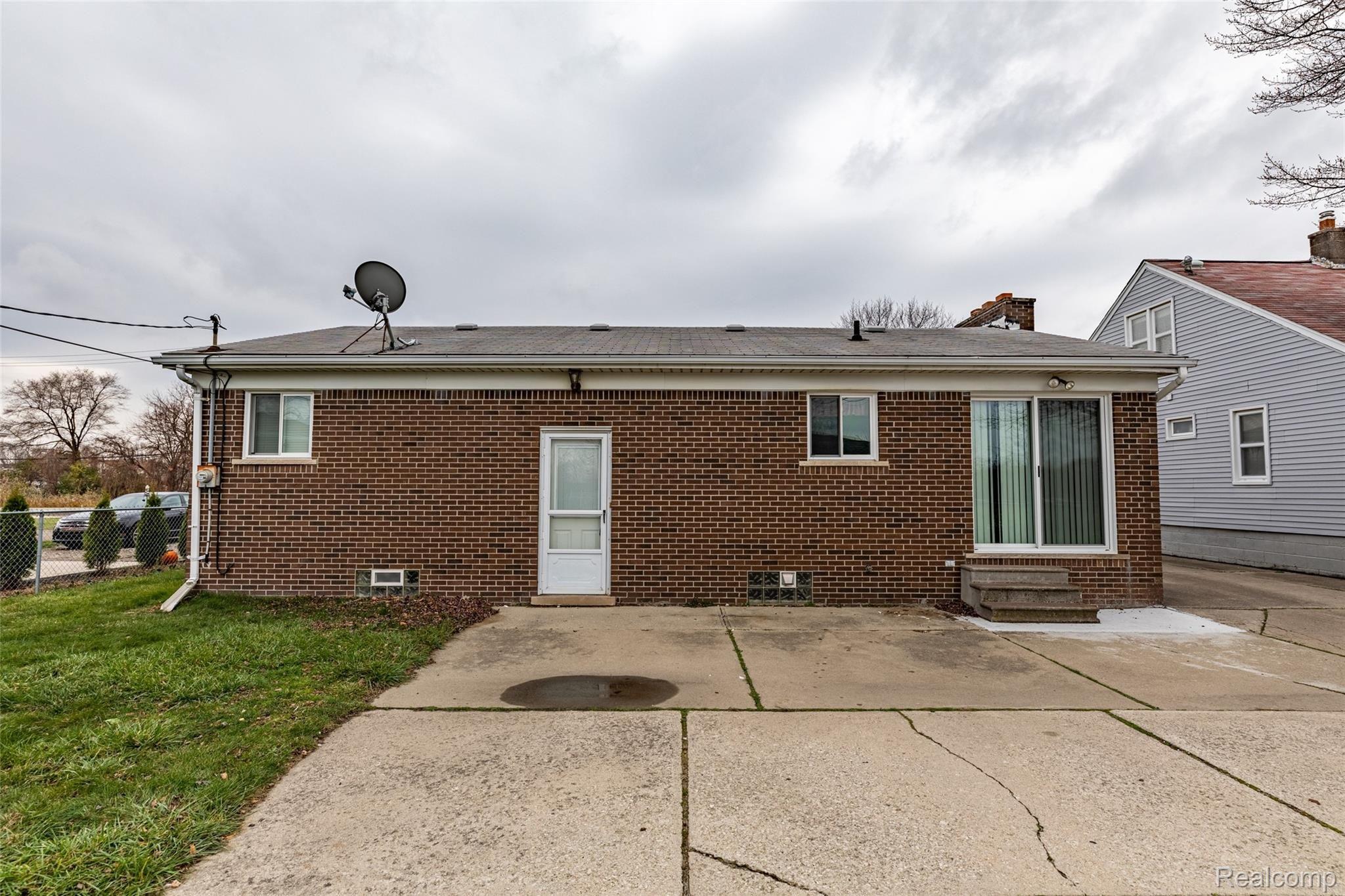 18321 Racho Road Riverview, MI 48193 - Photo 5 of 34 5.Back