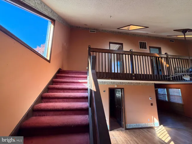 a view of entryway and kitchen