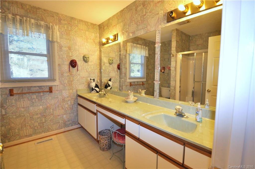 21 Bowman Ridge Road, Unit 2 Hendersonville, NC 28739 - Photo 14 of 20