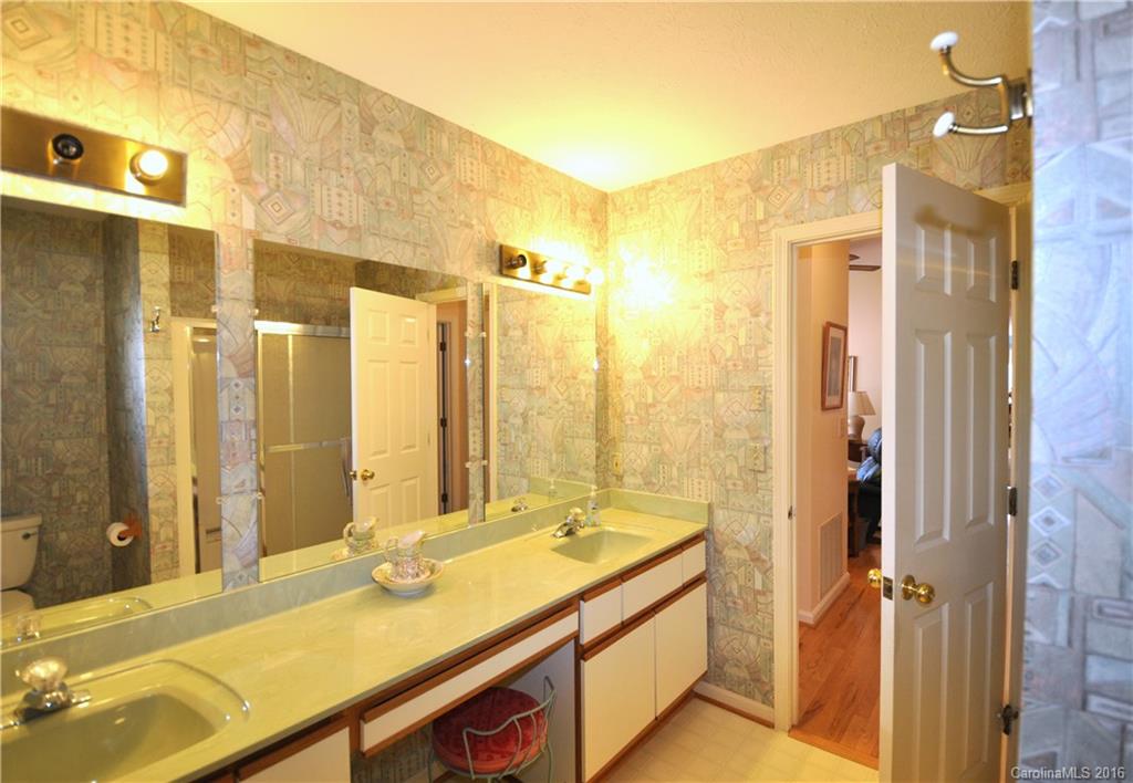 21 Bowman Ridge Road, Unit 2 Hendersonville, NC 28739 - Photo 15 of 20