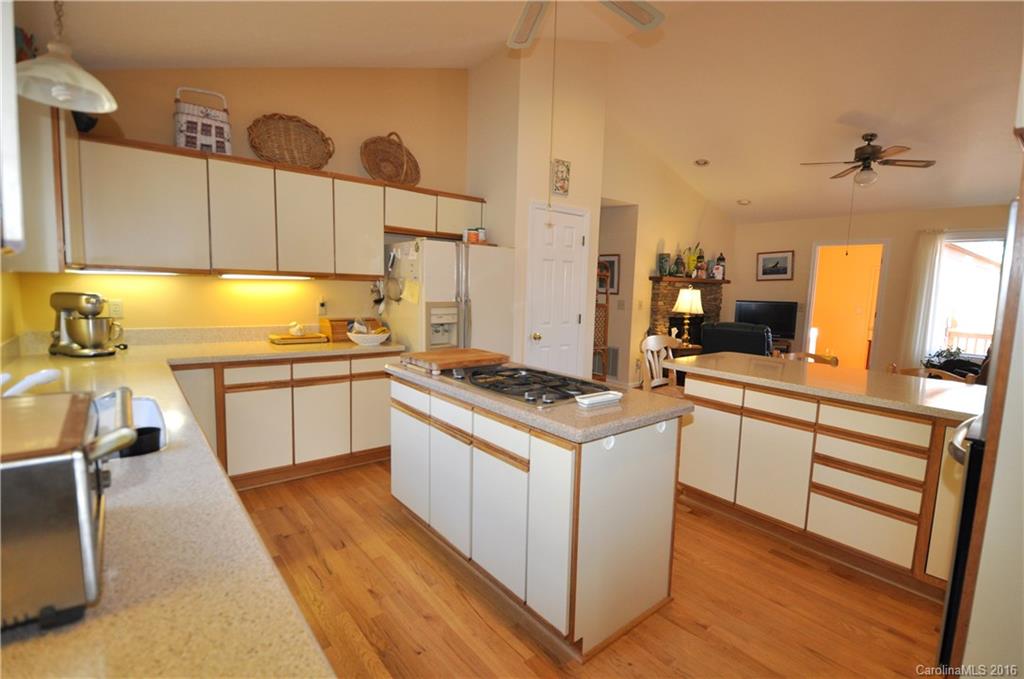 21 Bowman Ridge Road, Unit 2 Hendersonville, NC 28739 - Photo 8 of 20