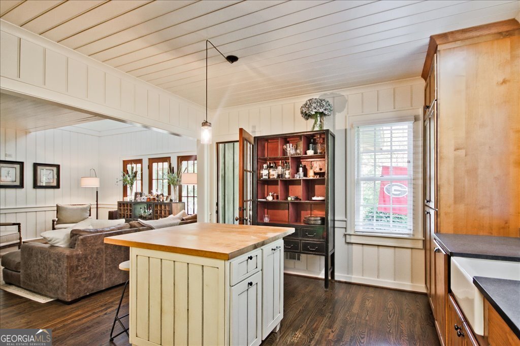 109 Coneflower Lane Toccoa, GA 30577 - Photo 15 of 49 a very nice looking room with a large window