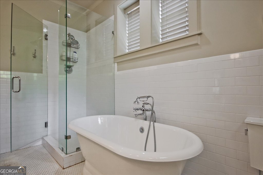 109 Coneflower Lane Toccoa, GA 30577 - Photo 21 of 49 a bathroom with a bath tub and shower